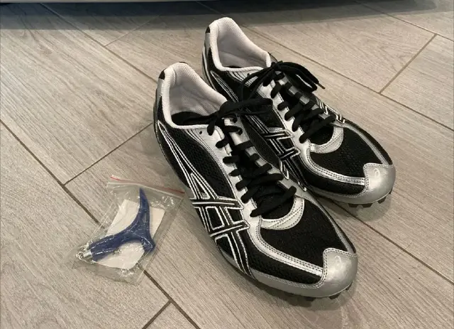 Кросовки ASSICS Hyper md silver Track — Тбилиси — 48 €