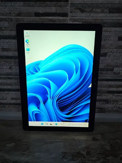 Ноутбук планшет трансформер 2в1 Dell Latitude 7210 — Батуми — 850 ₾