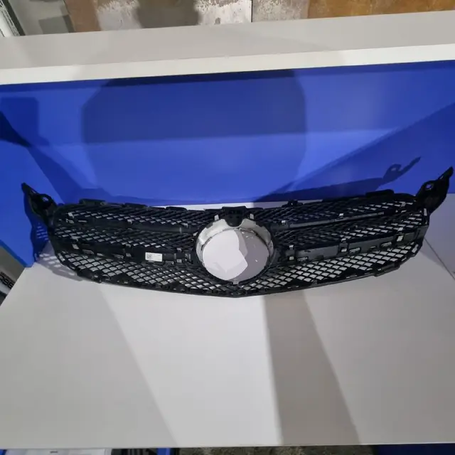 Передняя решётка на мерседес С300 — Батуми — 150 ₾