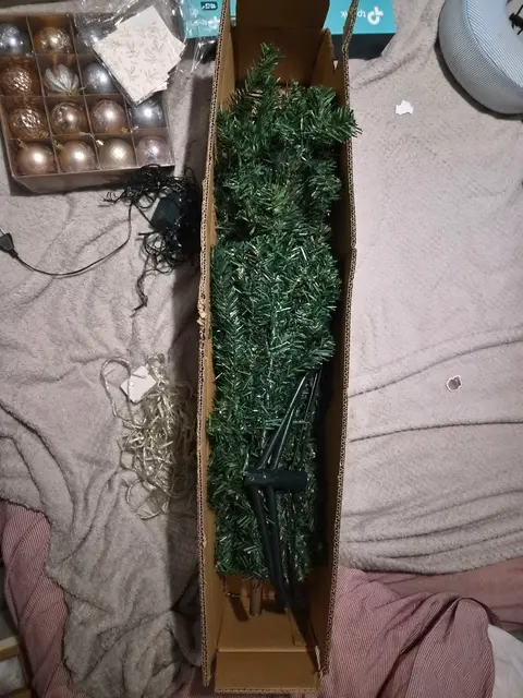 Ёлка искусственная 180 см в коробке — Batumi — 70 ₾