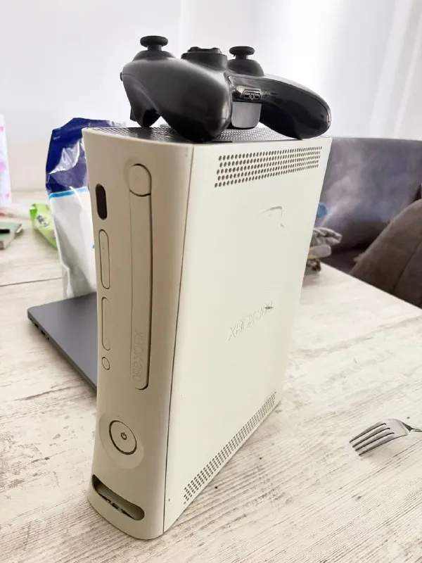 Xbox 360 Fat 2008 + 1 геймпад