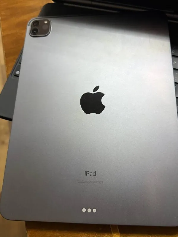 IPad Pro 11, 256 gb, 2 поколения с клавиатурой