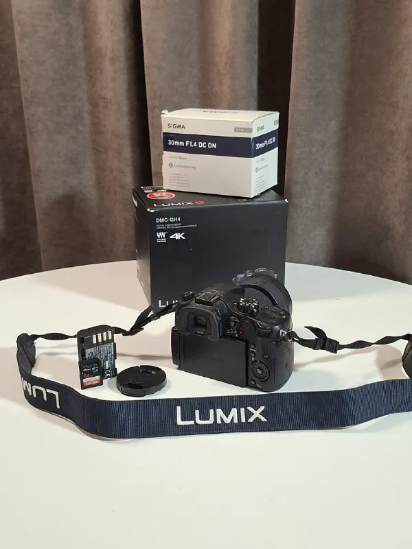 Panasonic Lumix GH4 + Sigma 30 mm F1.4