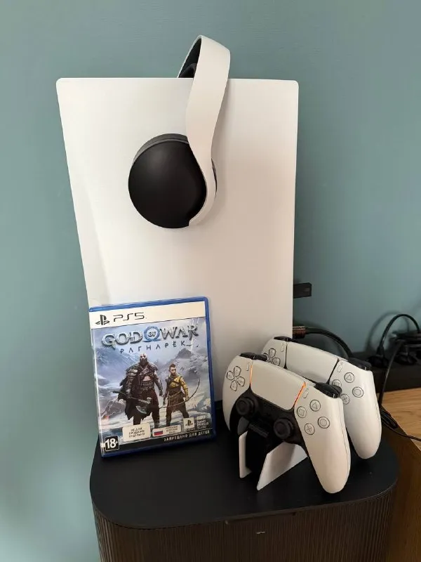 PS5 с дисководом, 2 геймпада Dual Sense, наушники Sony Pulse 3D, God of War Ragnarök