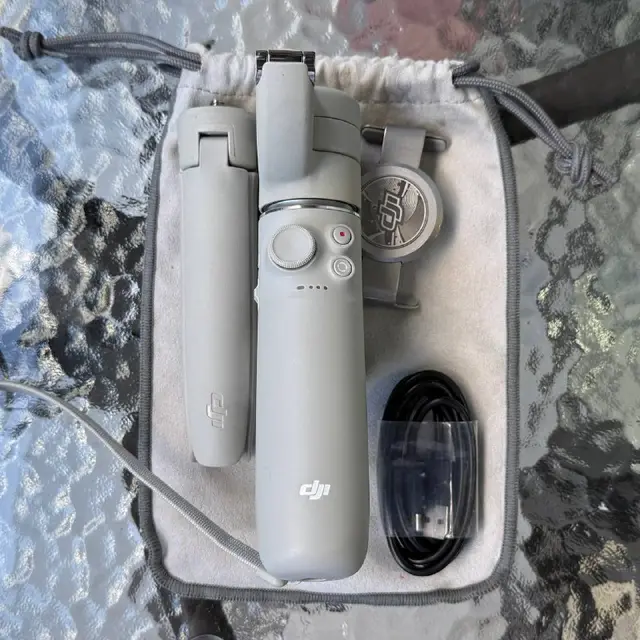 Электронный 3-осевой стабилизатор DJI OM 5 — Батуми — 160 ₾