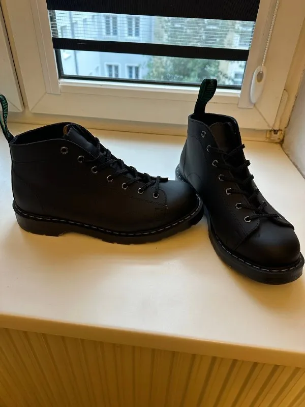 Solovair Black Greasy 7 Eye Monkey Boot