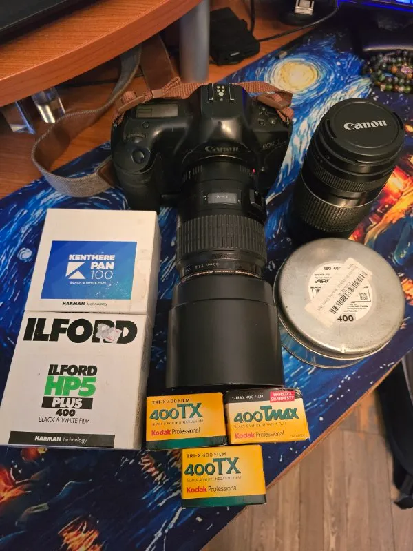 Canon EOS-1 с комплектом объективов и плёнками
