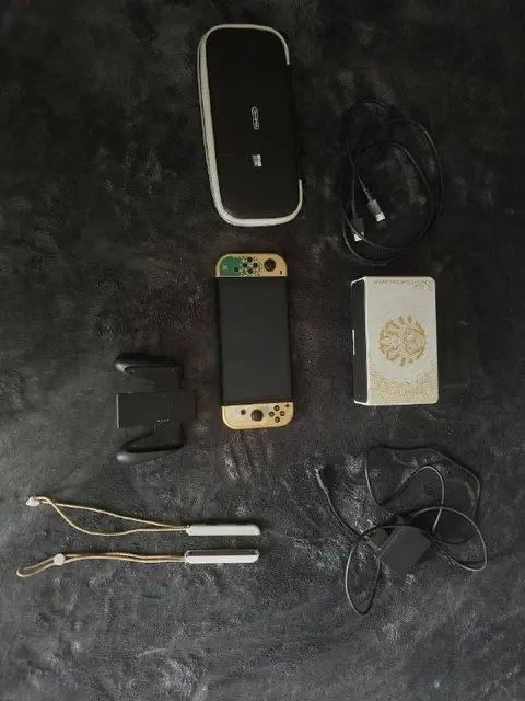 Nintendo Switch OLED The Legend of Zelda TOTK Edition — Батуми — 700 ₾