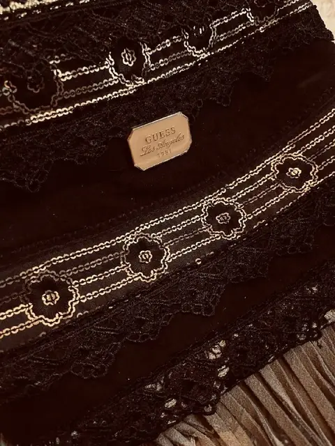 Под Guess — Анталия — 500 ₺