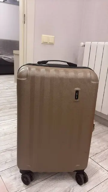 Средний коричневый чемодан — Батуми — 70 ₾