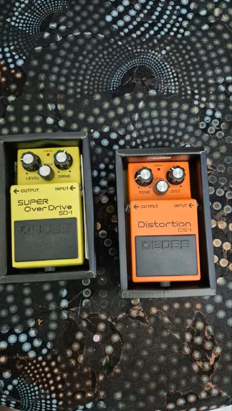 Педали для гитары Boss DS-1 и SD-1
