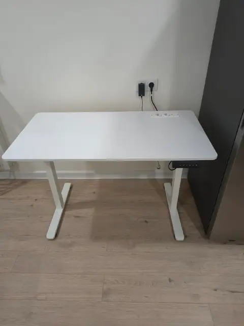 Белый стол с регулировкой высоты — Batumi — 490 ₾