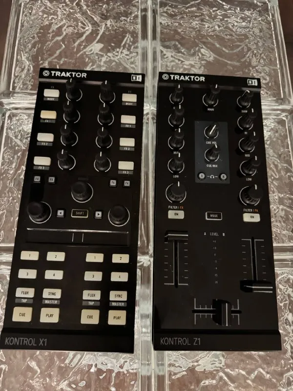 Traktor kontrol x1 + traktor kontrol z1