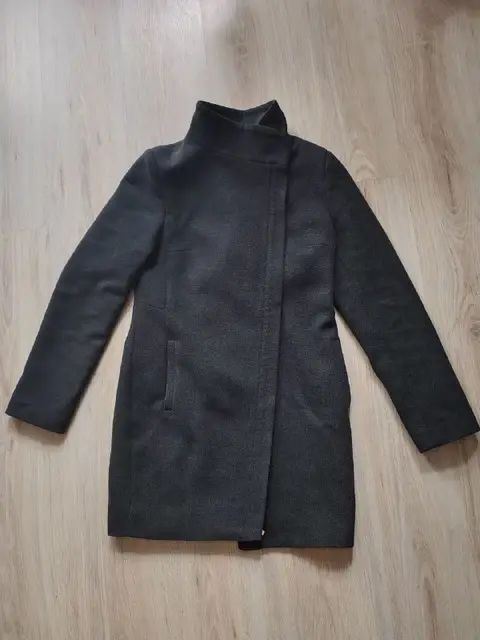 Женское пальто с косой застёжкой — Тбилиси — 70 ₾