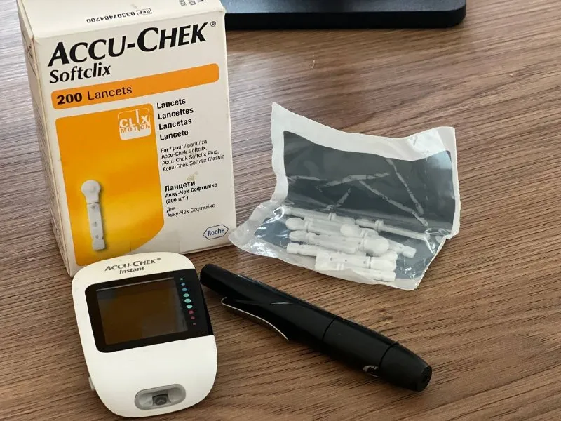 Глюкометр Accu-Chek Instant