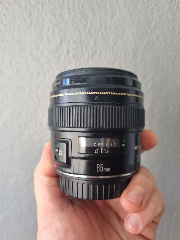 Объектив canon EF85 mm 1,8 б/у
