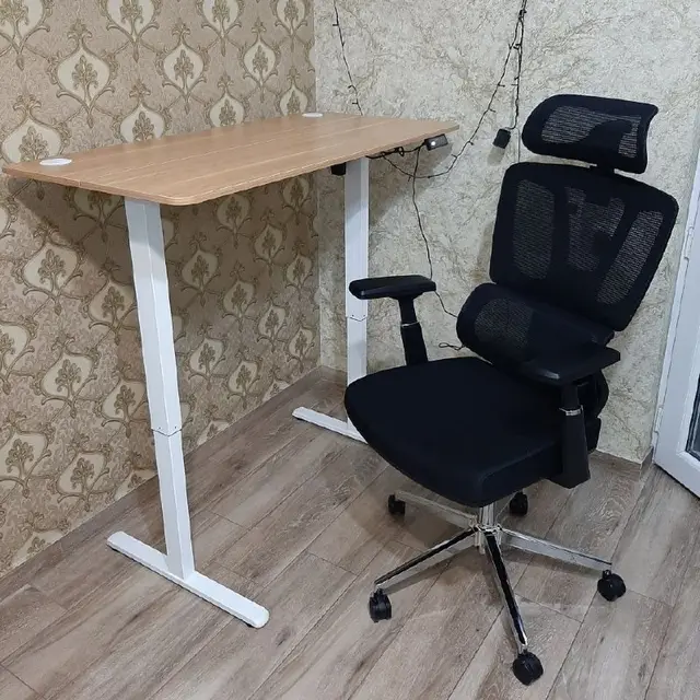 Стол с регулировкой высоты и ортопедическое кресло — Batumi — 550 ₾