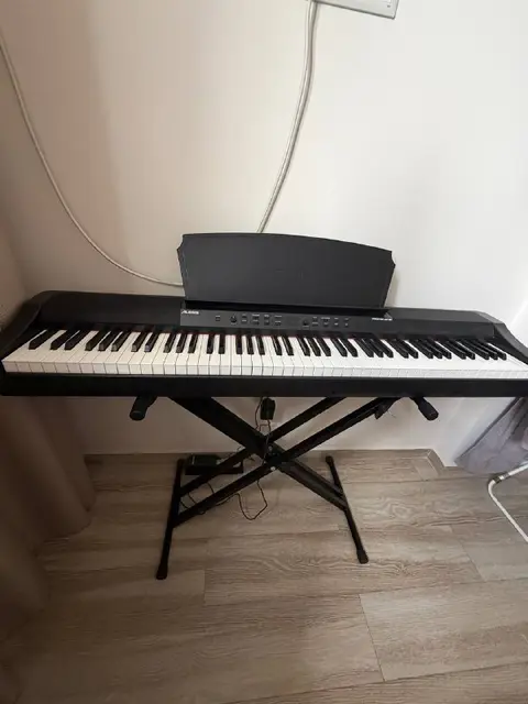 Электронное пианино Alesis с подставкой — Ереван — 90 000 ֏