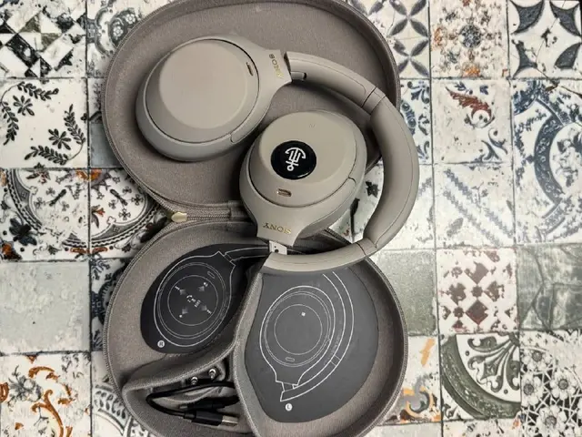 Sony WH-1000XM4 — Batumi — 380 ₾