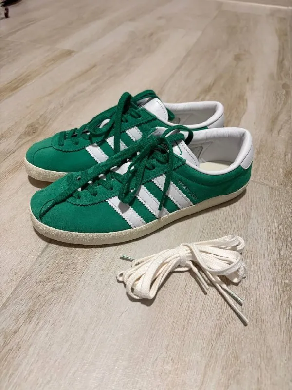 Оригинальные Adidas размер US 8 Women