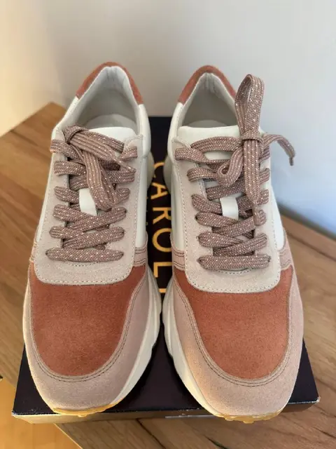 Кроссовки женские — Батуми — 180 ₾