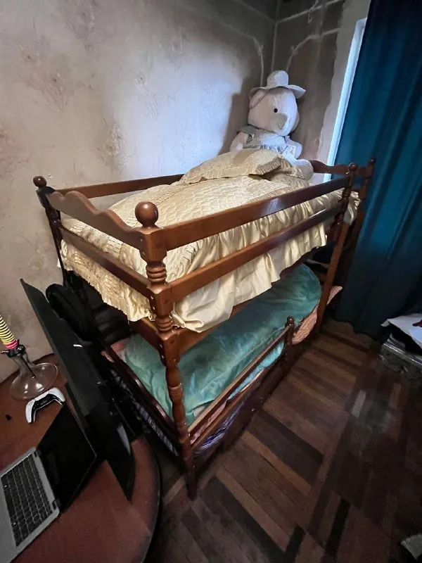 Двухъярусная кровать из дерева