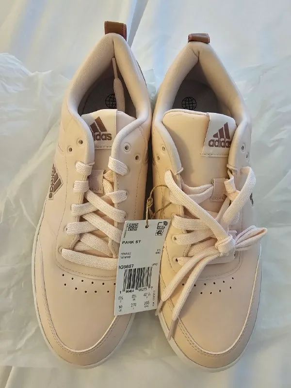 Новые кроссовки Adidas