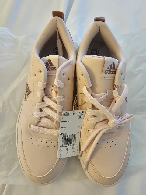 Новые кроссовки Adidas — Батуми — 220 ₾
