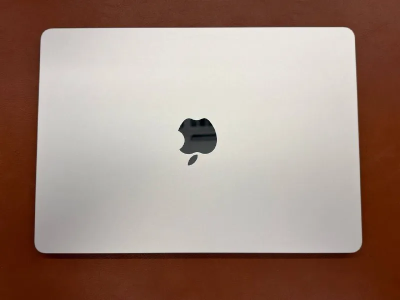 MacBook Air M3 13.6