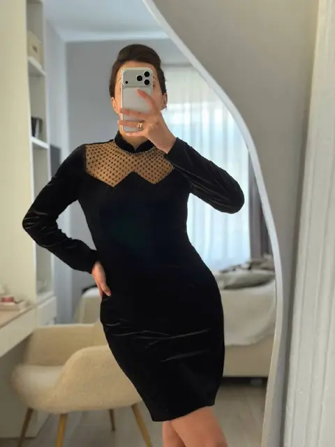 Платье из мягкого черного бархата — Tbilisi — 45 ₾