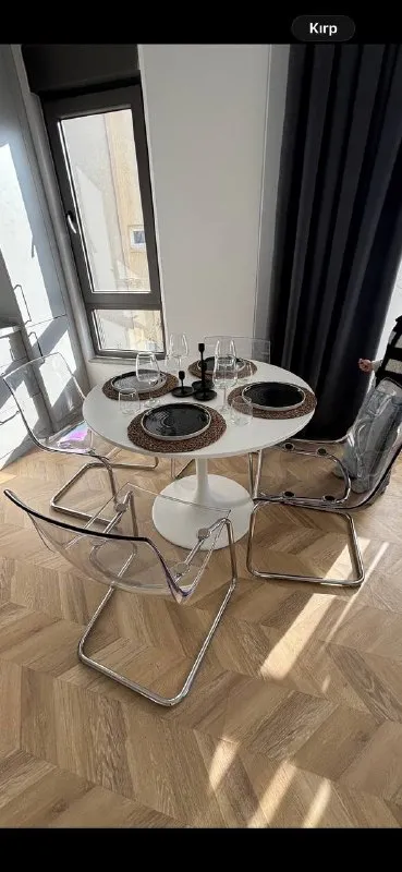Круглый обеденный стол и 4 стула IKEA