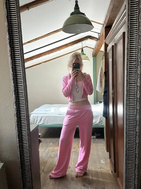 Розовый велюровый костюмчик — Тбилиси — 30 ₾