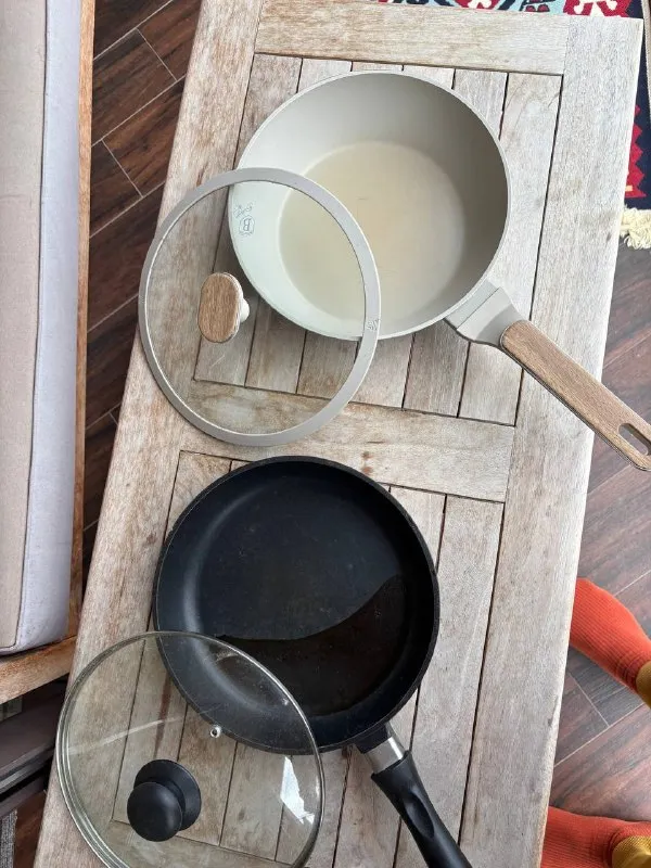 Сковородки б/у и кастрюля