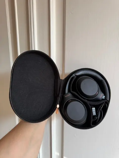Наушники Sony WH-1000XM4 — Тбилиси — 100 ₾