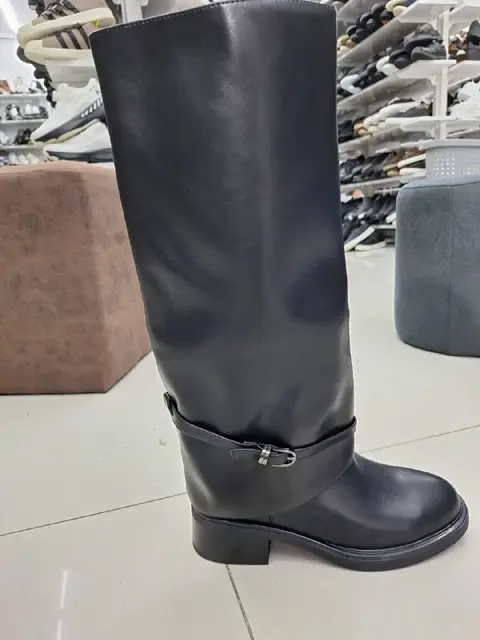 Чёрные кожаные сапоги (с пряжкой) — Батуми — 115 ₾