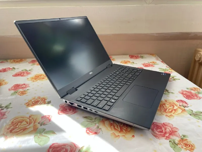 Dell Precision 7670 Workstation