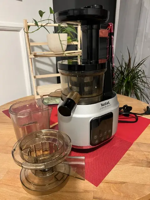 Шнековая соковыжималка Tefal Juice & Clean — Тбилиси — 300 ₾