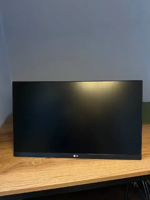 Монитор lg плюс кронштейн — Батуми — 280 ₾