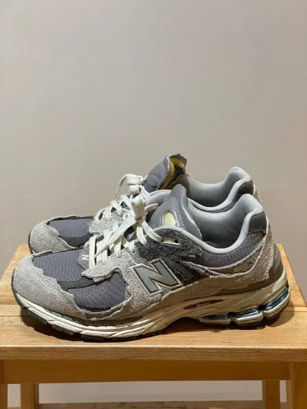 New Balance 2002R