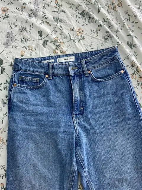 Джинсы женские Mango — Тбилиси — 10 ₾