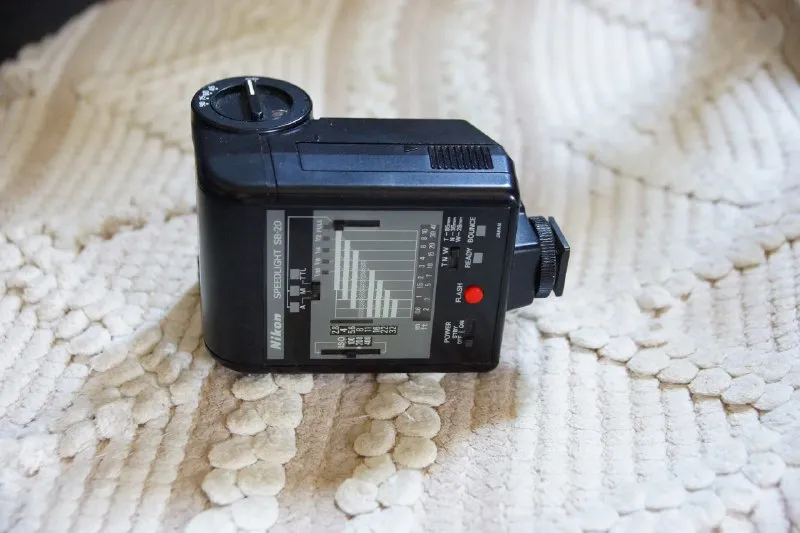 Вспышка Nikon Speedlight SB-20