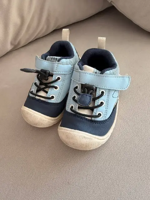 Сандали и кроссовки — Батуми — 35 ₾
