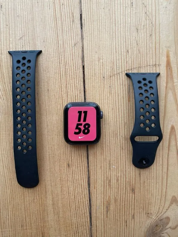 Apple Watch Nike Series 5 40 mm A2092 GPS