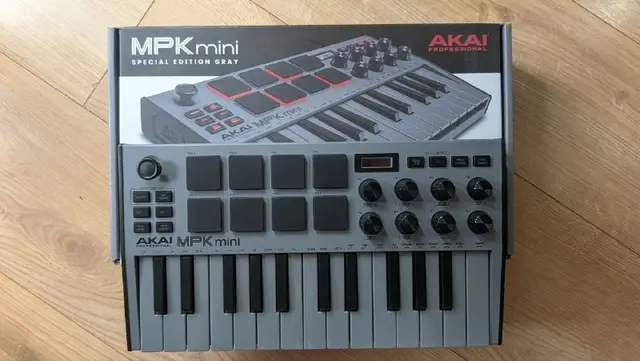 MIDI-клавиатура Akai MPK mini MK3 Gray — Батуми — 75 $