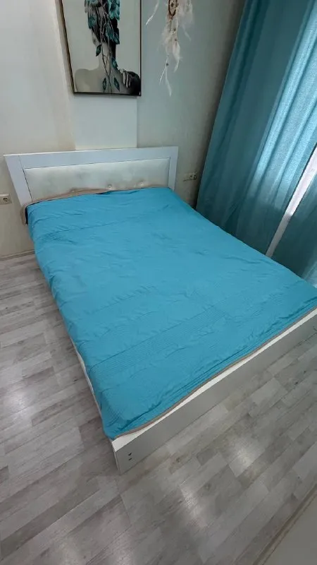 Кровать с матрасом 2м•1,6 м
