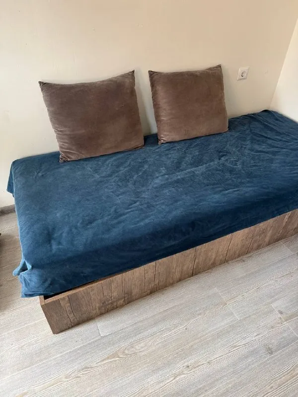Кушетка / одноместная кровать 90×200 см