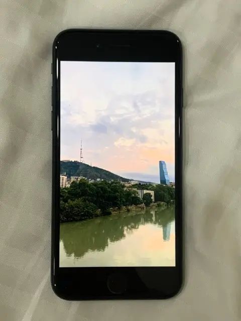 Iphone se 2 (2020) — Тбилиси — 220 ₾