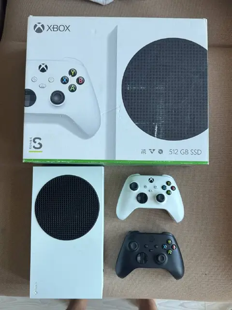 Xbox Series S + два геймпада — Тбилиси — 600 ₾