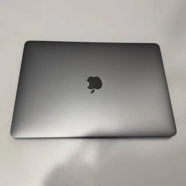 Macbook Pro Touchbar 13-inch 2020 — Тбилиси — 1 000 ₾