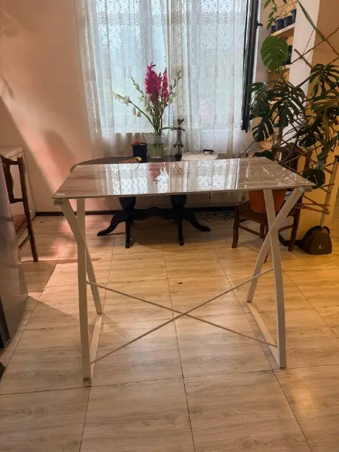 Высокий стеклянный стол — Tbilisi — 130 ₾